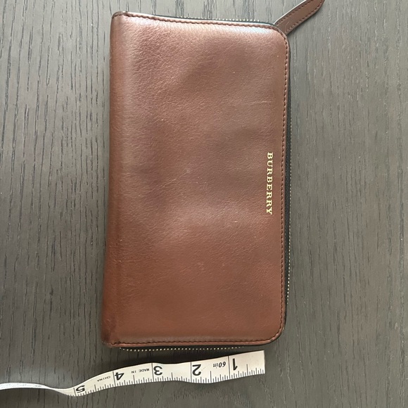 burberry brown leather zippered wallet - Picture 9 of 9